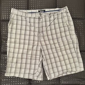 APT. 9 Lightweight Grey Plaid Golf shorts size 38